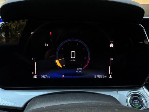 Used 2025 Chevrolet Trax LT FWD image 36
