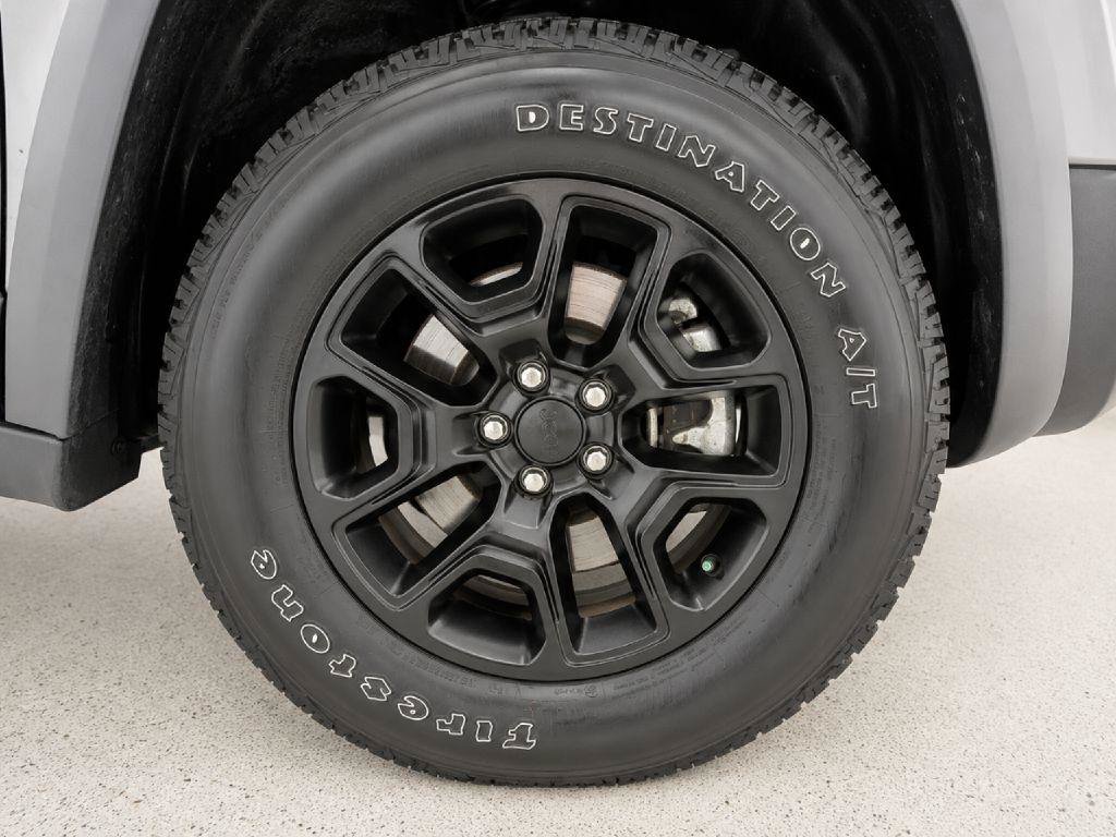 Used 2022 Jeep Cherokee Trailhawk w/ Sun, Sound & Nav Group AWD/4WD image 34