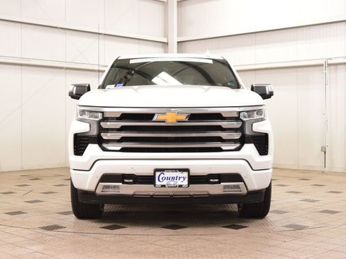 Used 2024 Chevrolet Silverado 1500 High Country w/ High Country Premium Package AWD/4WD image 2