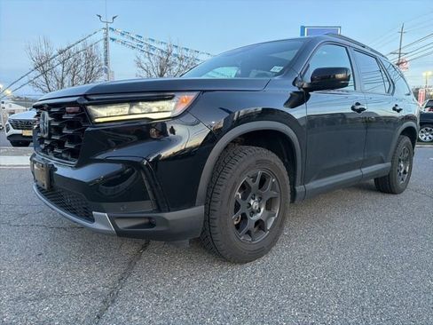 Used 2025 Honda Pilot TrailSport image 1