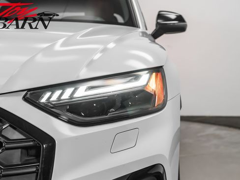 Used 2024 Audi SQ5 Prestige image 11