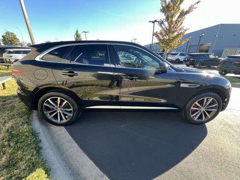 Certified 2022 Jaguar F-PACE R-Dynamic S image 8