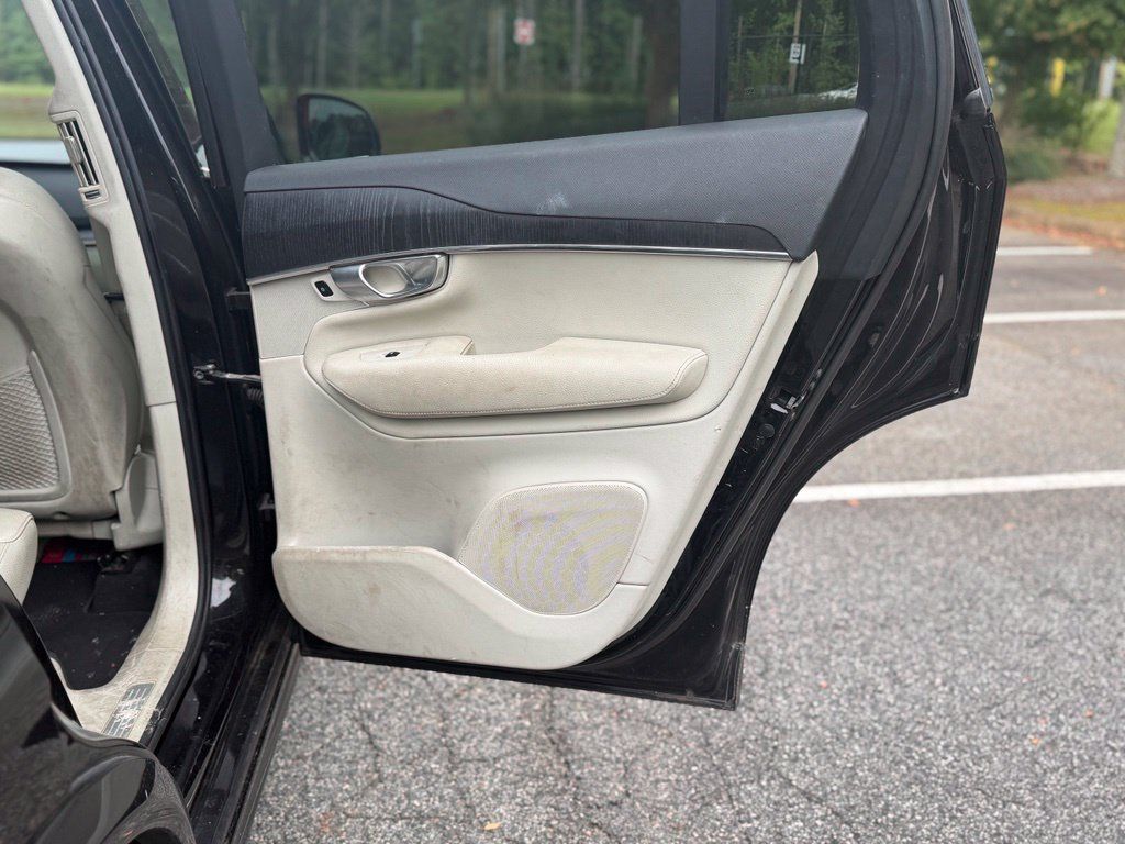 Used 2020 Volvo XC90 T5 Momentum AWD/4WD image 18