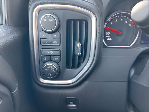 Used 2022 Chevrolet Silverado 1500 LT image 21