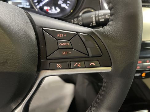 Used 2017 Nissan Rogue SL w/ SL Premium Package image 19