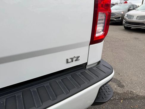 Used 2017 Chevrolet Silverado 1500 LTZ Z71 image 9
