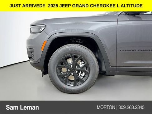 New 2025 Jeep Grand Cherokee L Altitude image 32