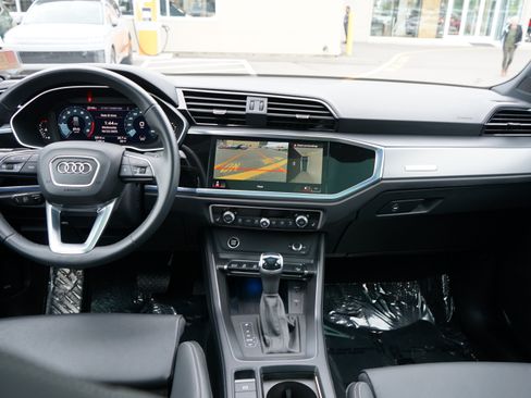 Used 2024 Audi Q3 2.0T Premium Plus w/ Premium Plus Package image 25