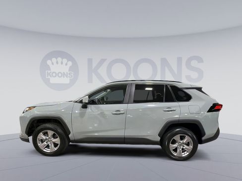 Used 2022 Toyota RAV4 XLE AWD/4WD image 2