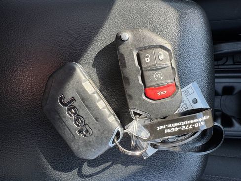 Used 2023 Jeep Wrangler Unlimited Sport AWD/4WD image 17