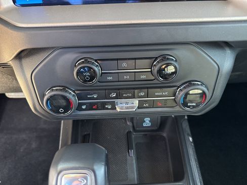 Used 2025 Ford Bronco Outer Banks image 26