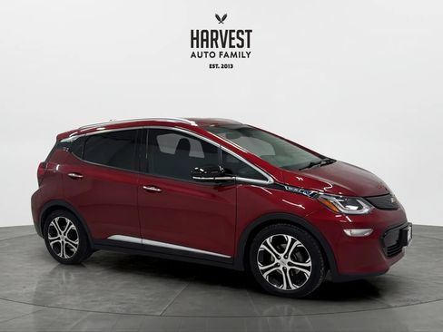 Used 2020 Chevrolet Bolt Premier w/ Infotainment Package FWD image 9