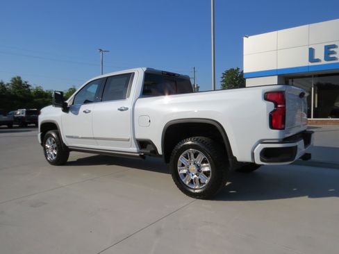 New 2026 Chevrolet Silverado 2500 High Country w/ High Country Premium Package AWD/4WD image 2