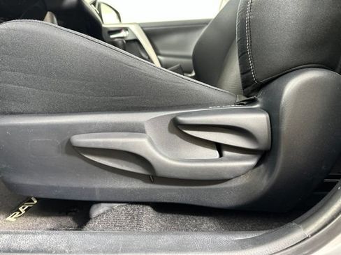 Used 2017 Toyota RAV4 XLE AWD/4WD image 22
