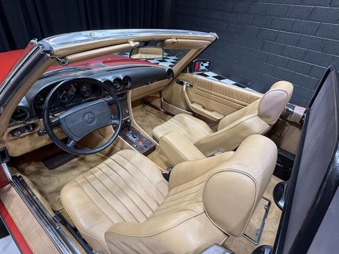 Used 1987 Mercedes-Benz 560 SL image 2