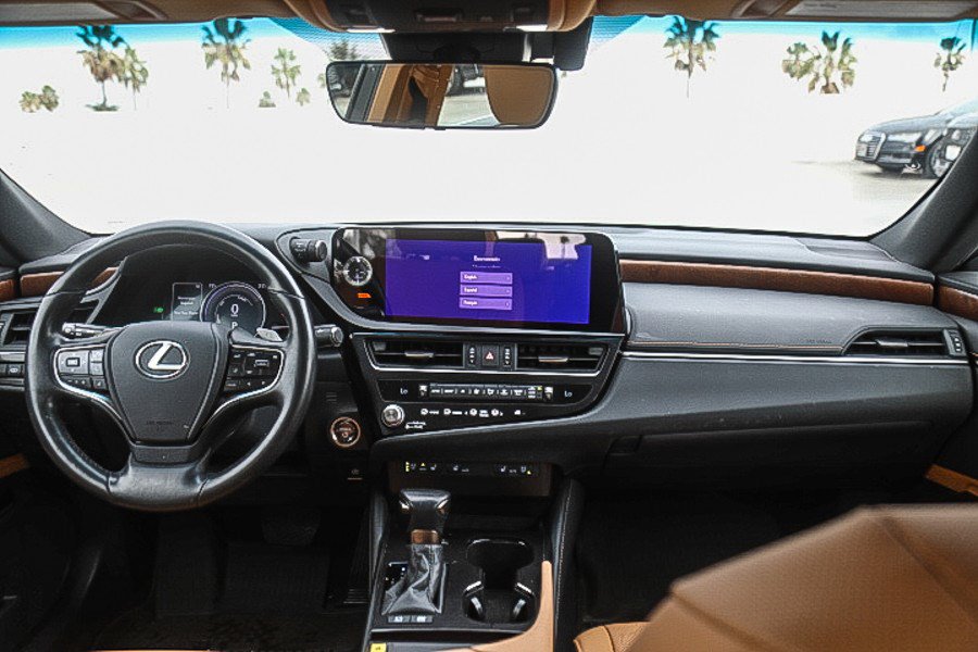 Certified 2025 Lexus ES 300h w/ Premium Package FWD image 13