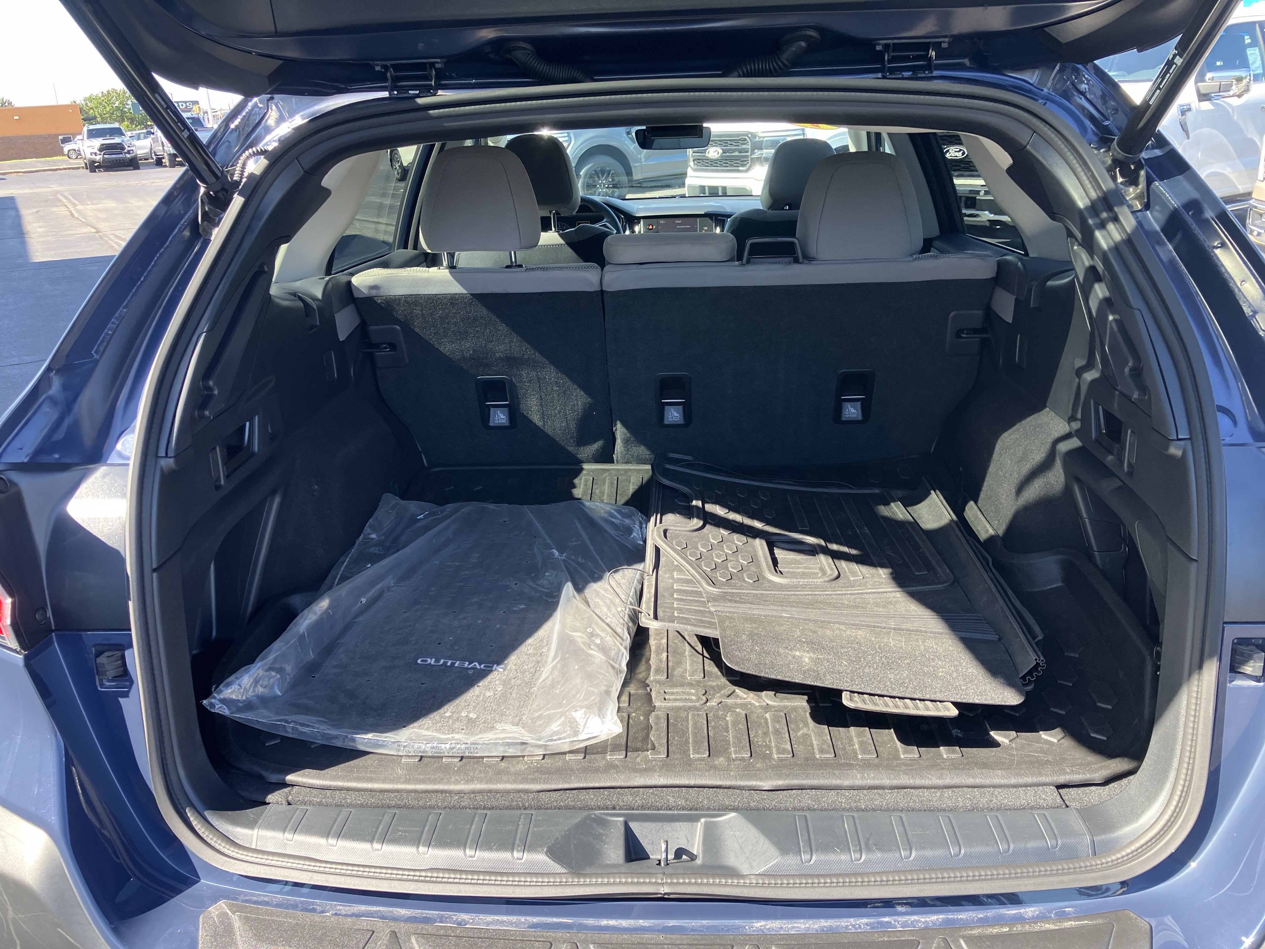 Used 2025 Subaru Outback Premium w/ Popular Package #1A AWD/4WD image 12