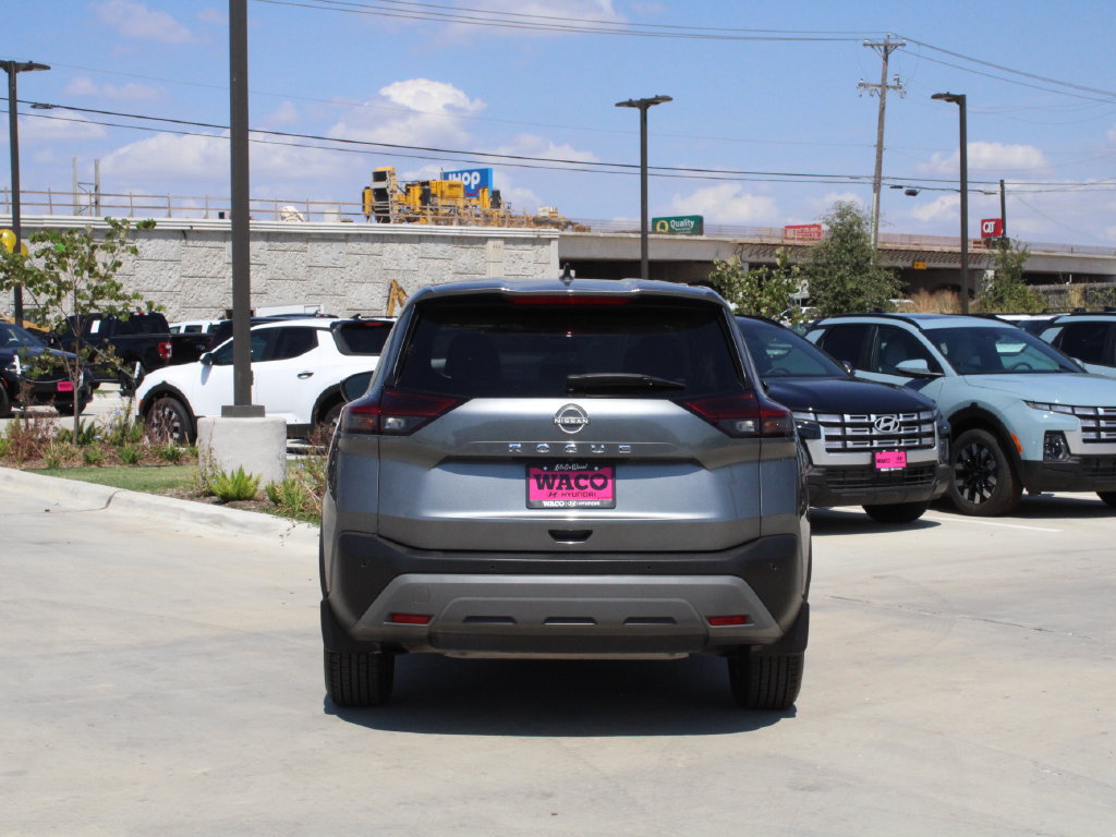 Used 2022 Nissan Rogue S FWD image 9