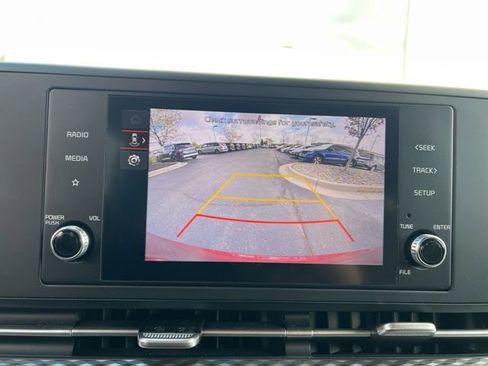 Certified 2024 Kia Carnival LX image 20