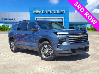 Used 2025 Chevrolet Traverse LT