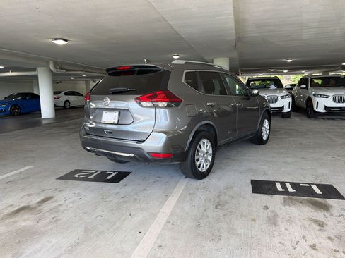 Used 2018 Nissan Rogue SV AWD/4WD image 8