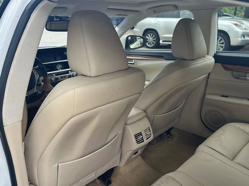 Used 2015 Lexus ES 300h w/ Navigation System Package FWD image 18