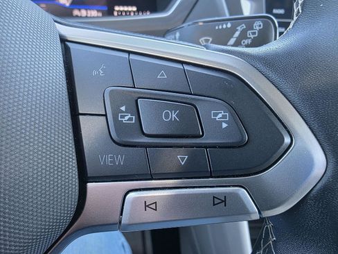 Used 2024 Volkswagen Tiguan SE image 11