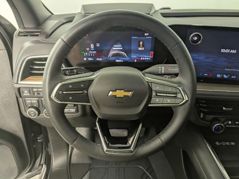 Used 2025 Chevrolet Suburban High Country AWD/4WD image 19