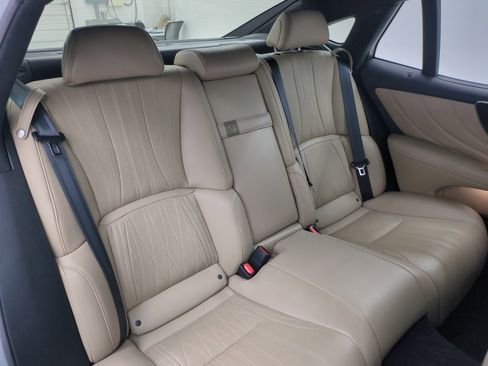 Used 2023 Lexus LS 500 w/ Interior Upgrade Package RWD image 23