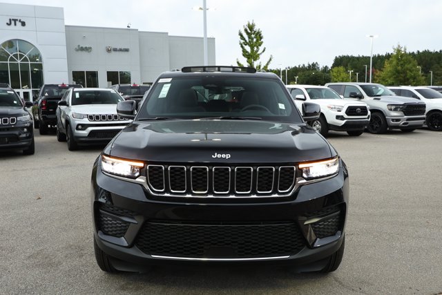 New 2027 Jeep Grand Cherokee Laredo X RWD image 2