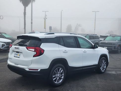 Used 2024 GMC Terrain SLT image 31