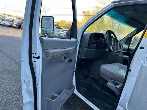 Used 2002 Ford E-350 and Econoline 350 Super Duty image 5