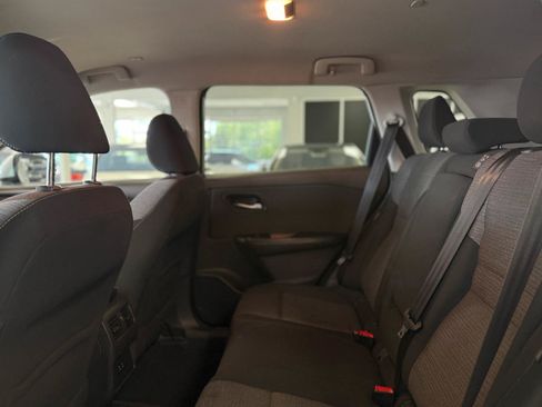 Used 2022 Nissan Rogue SV FWD image 13