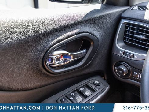 Used 2022 Jeep Cherokee Latitude Lux AWD/4WD image 12