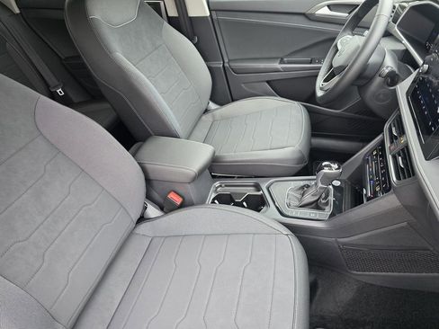 New 2026 Volkswagen Taos SE image 10