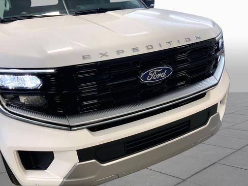 Used 2026 Ford Expedition Platinum w/ Platinum Ultimate Package AWD/4WD image 32