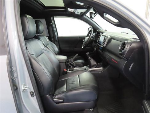 Used 2020 Toyota Tacoma TRD Off-Road w/ TRD Premium Off Road Package AWD/4WD image 35