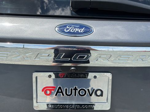 Used 2023 Ford Explorer XLT w/ Equipment Group 202A AWD/4WD image 13