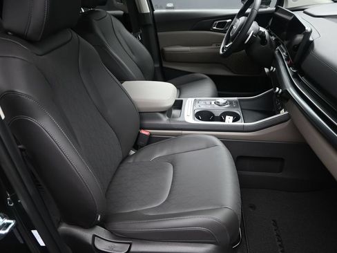 New 2026 Kia Carnival LXS FWD image 36