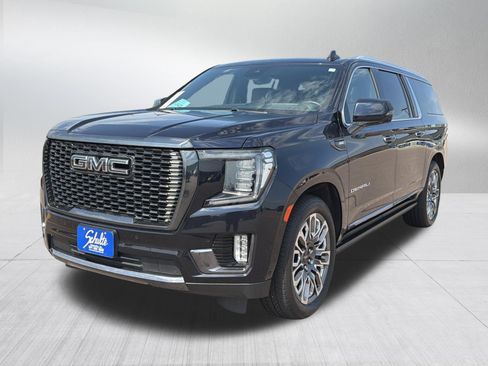 Used 2023 GMC Yukon XL Denali Ultimate AWD/4WD image 3