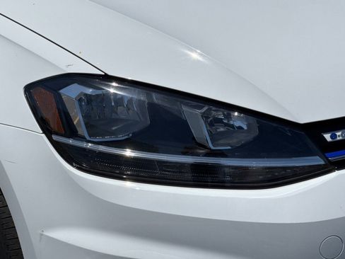 Used 2018 Volkswagen e-Golf SE FWD image 10