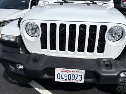 Used 2022 Jeep Gladiator Sport AWD/4WD image 3