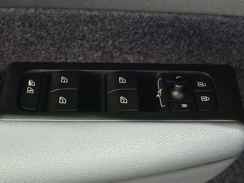 Certified 2023 Volvo XC40 Recharge Ultimate image 23