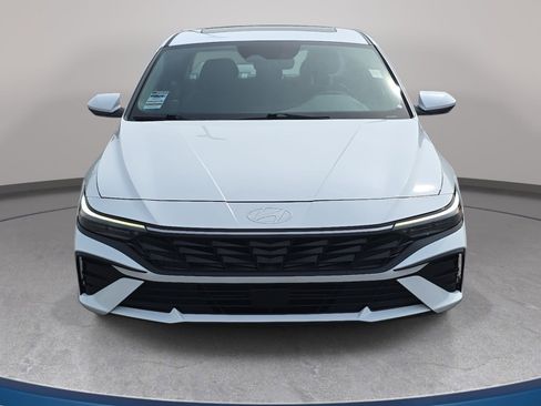 Used 2025 Hyundai Elantra SEL image 2