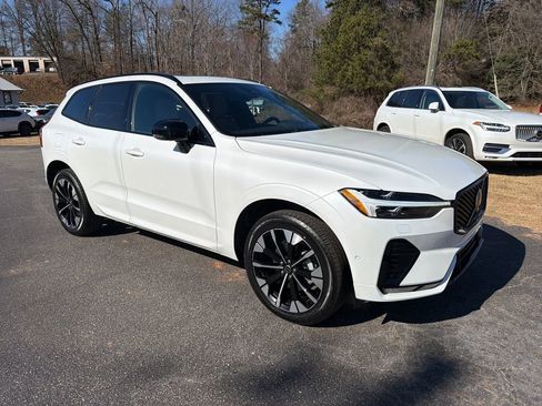 Used 2026 Volvo XC60 B5 Plus w/ Protection Package Premier image 9
