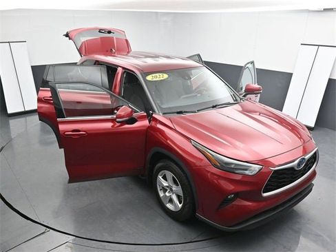 Used 2022 Toyota Highlander LE image 38