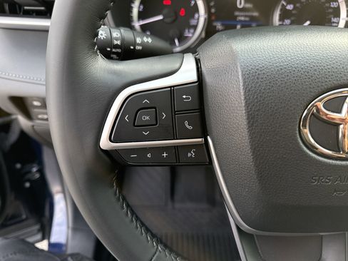 Used 2023 Toyota Highlander LE FWD image 18