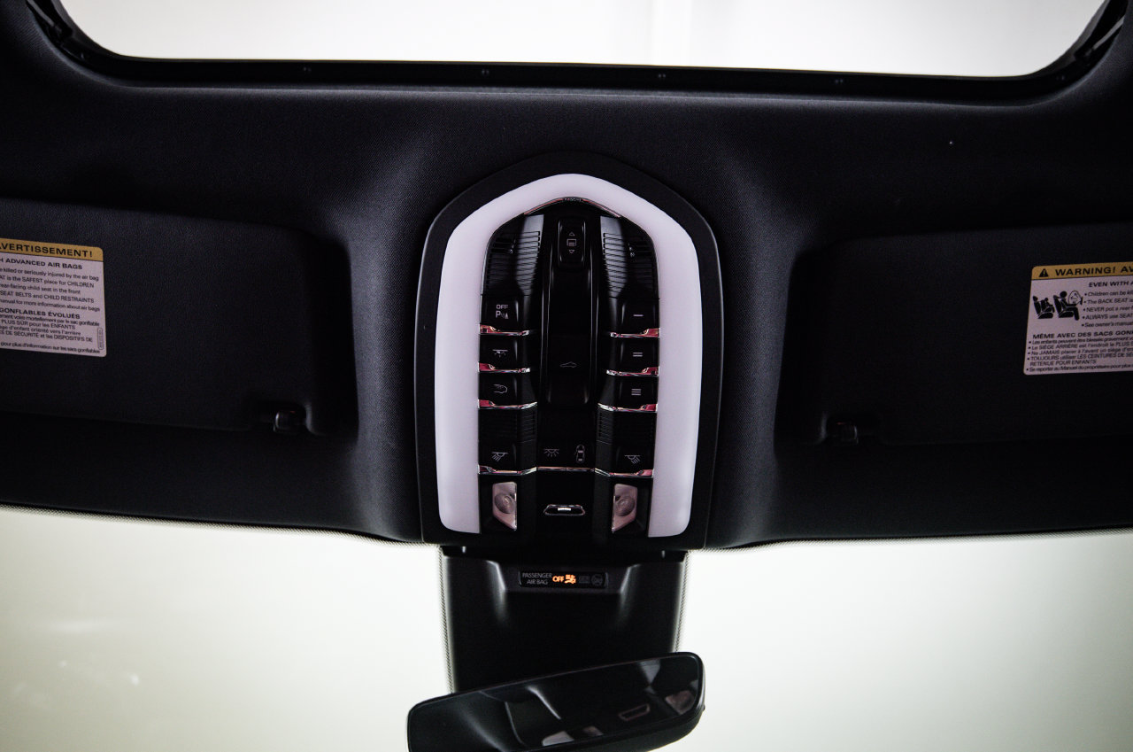 Certified 2024 Porsche Macan AWD/4WD image 20