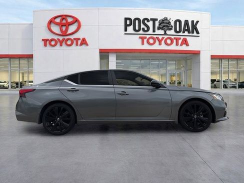 Used 2022 Nissan Altima 2.5 SR w/ Midnight Edition Package image 5