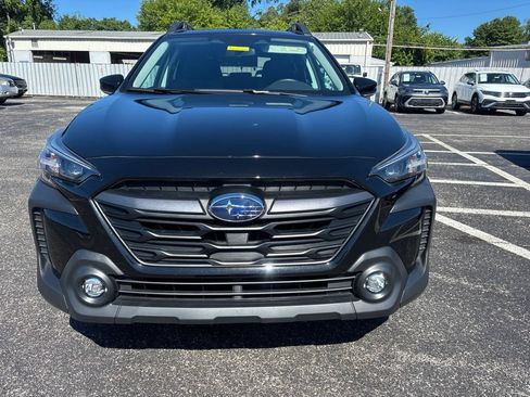 Used 2023 Subaru Outback Premium AWD/4WD image 2